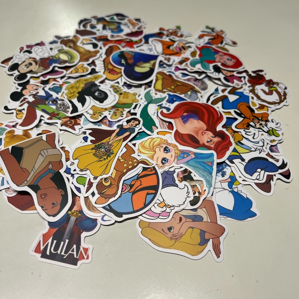 🎯 2 x $10  20 units Disney Character Assorted Sticker Set